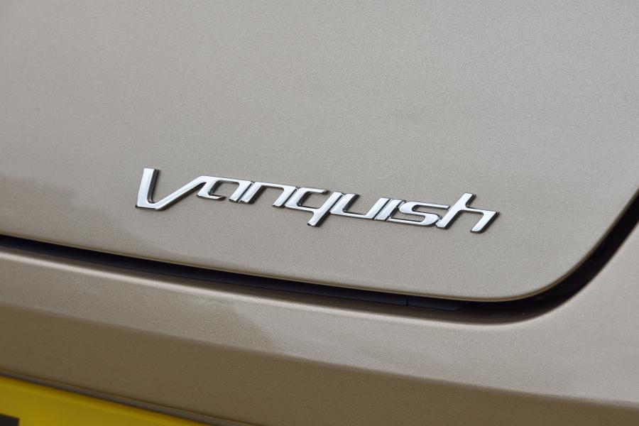 Логотип Aston Martin Vanquish 2012 года  (WW) (фото 29 из 167)